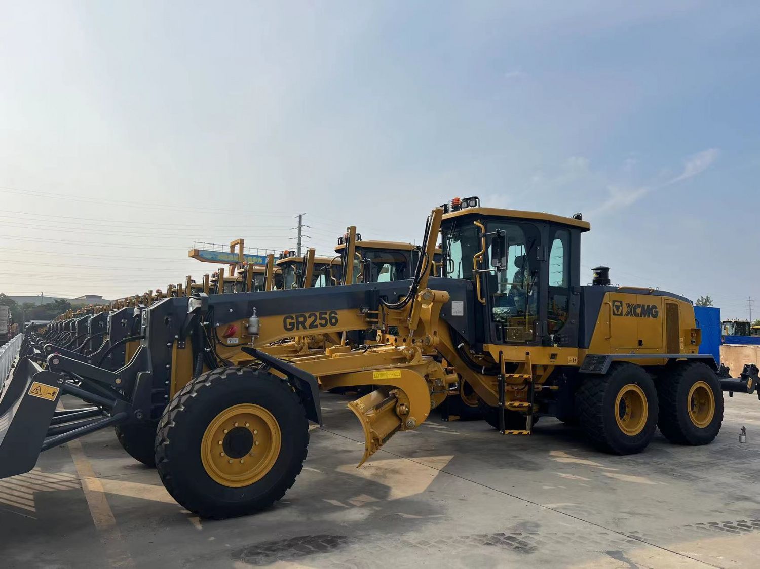 Автогрейдер XCMG GR256