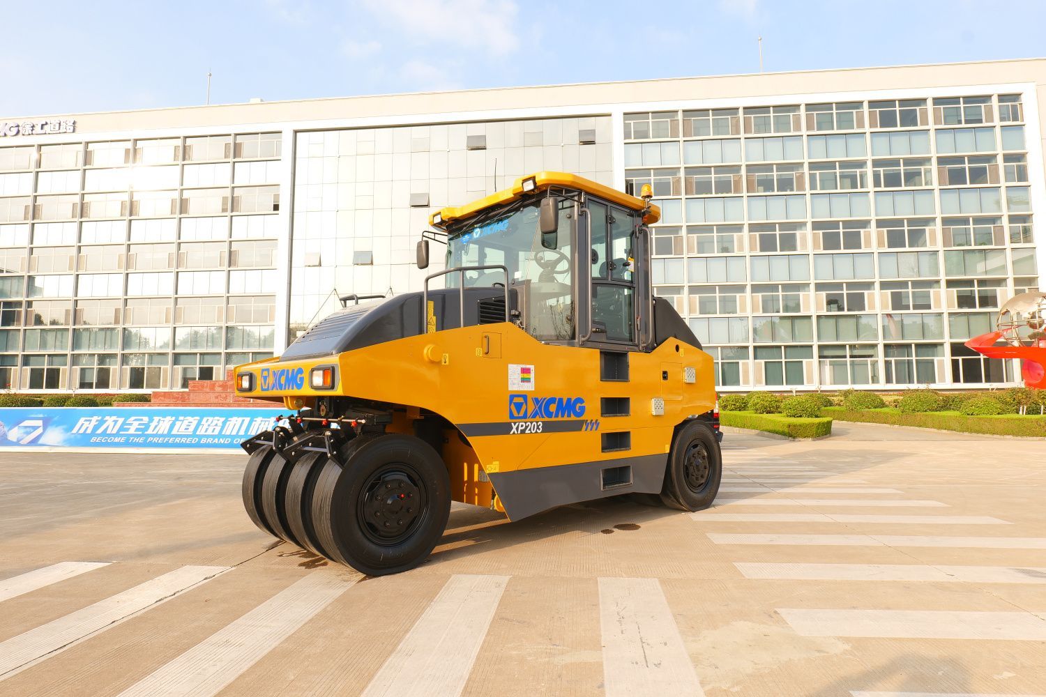 Пневмошинный статический каток XCMG XP203